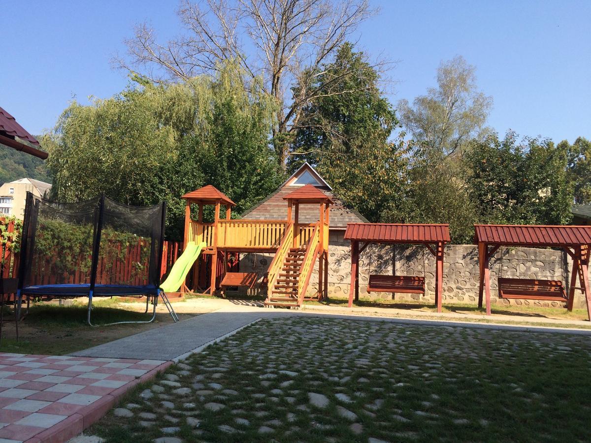 Dream Hostel Carpathians Рахив Екстериор снимка